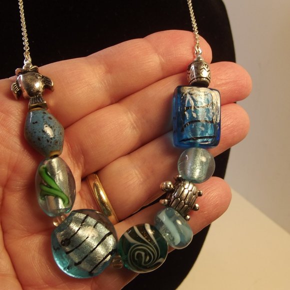 Vintage NRT Necklace - Avon - Blue & Green Glass Sea Turtle Fish Ocean Theme - Picture 6 of 7